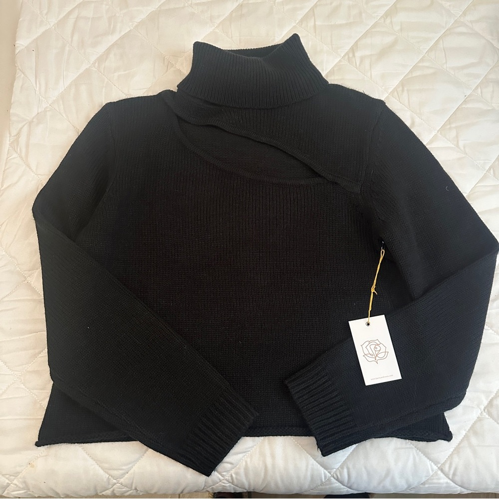 Backyard Roses sweater! - Picture 2 of 3
